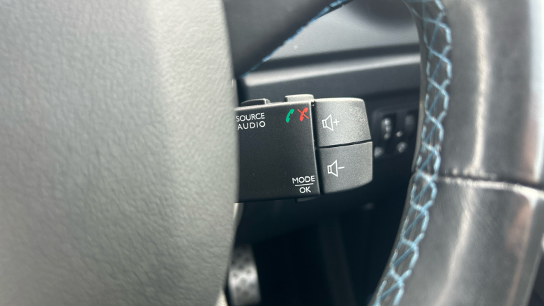 Renault Captur 1.5 dci 90 Iconic II Nav 5dr Auto Diesel Hatchback